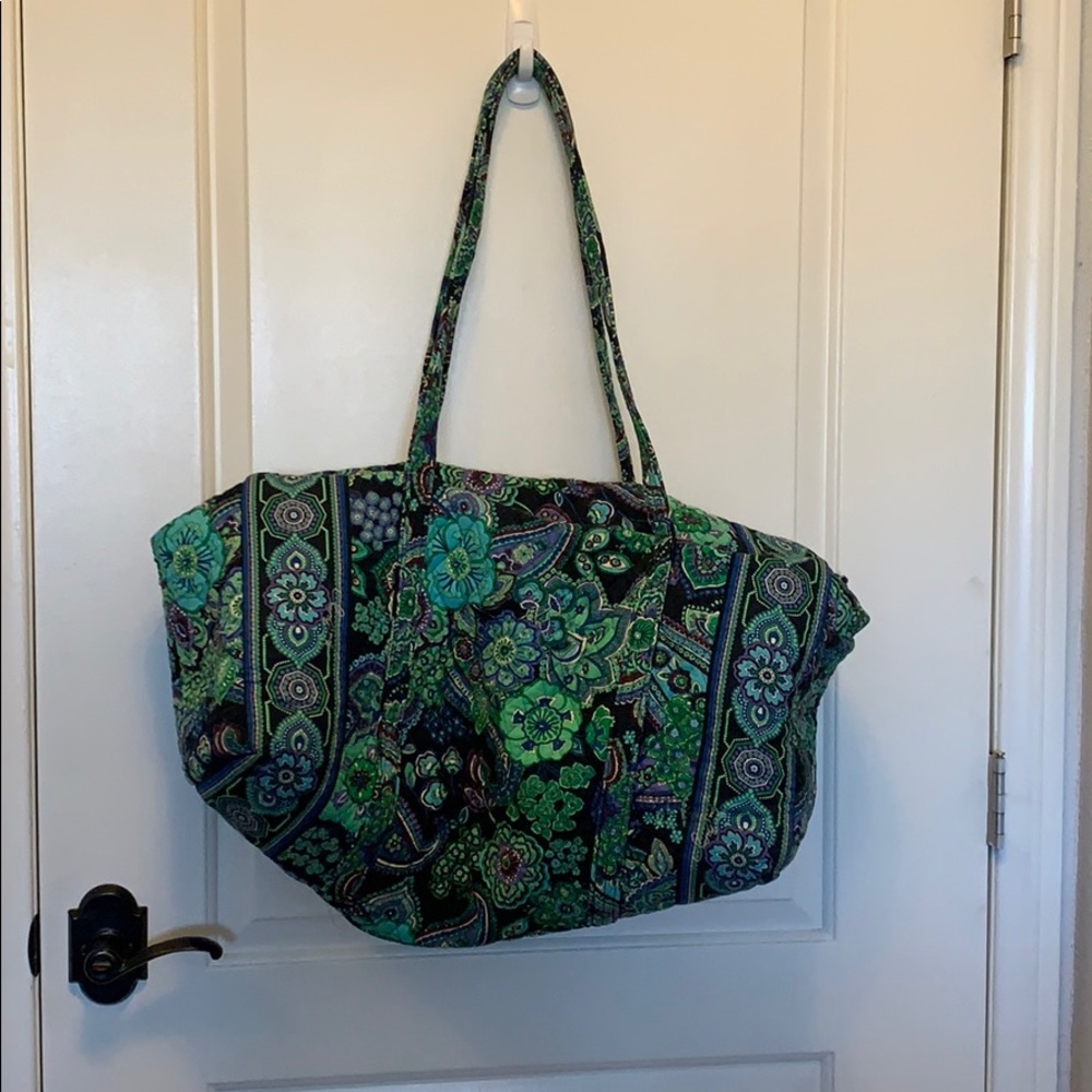 Vera Bradley large duffel excellent condition